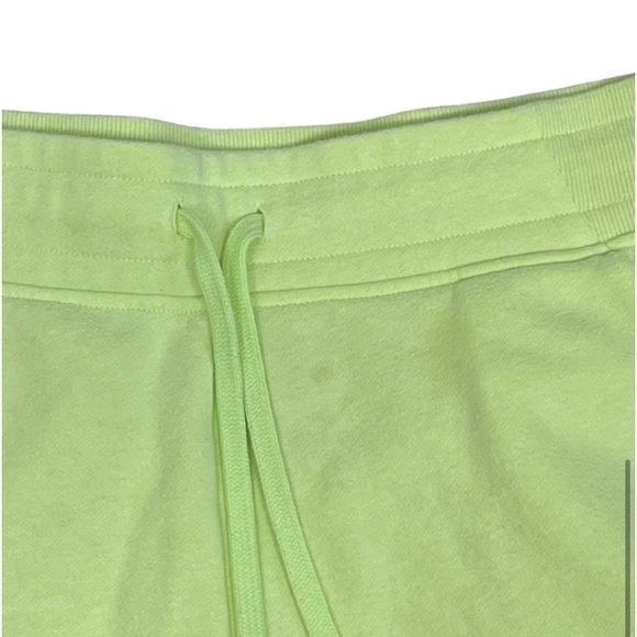 Two Gear Fleece Shorts. Pockets and Drawstring. Lime Green. Size L. #692 - Picture 4 of 5